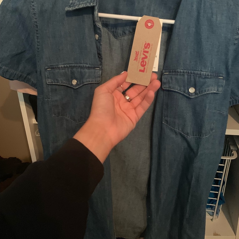Button down Levi's t shirt